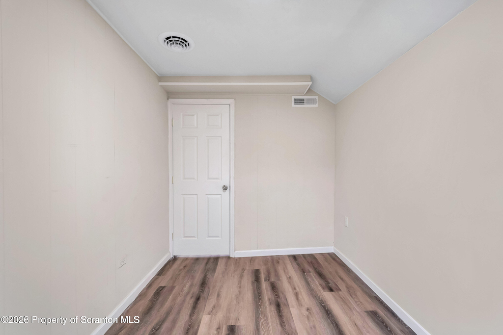 127 1/2 N Garfield Avenue - Photo 6