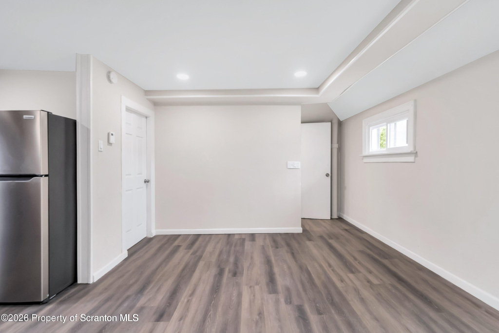 127 1/2 N Garfield Avenue - Photo 12