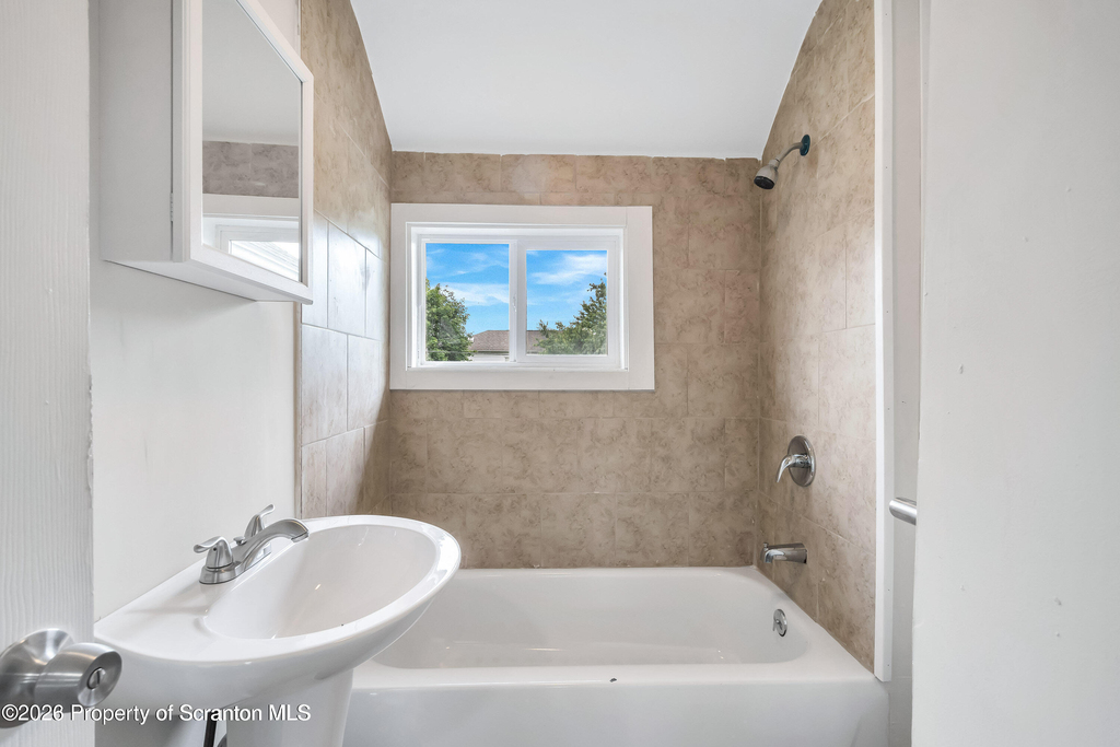 127 1/2 N Garfield Avenue - Photo 9