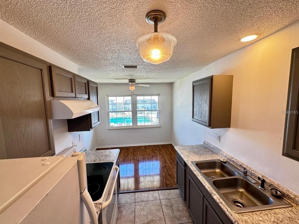 840 Center Avenue - Photo 0