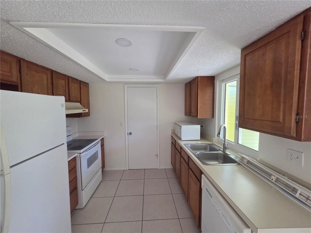 653 Harvey Street - Photo 3