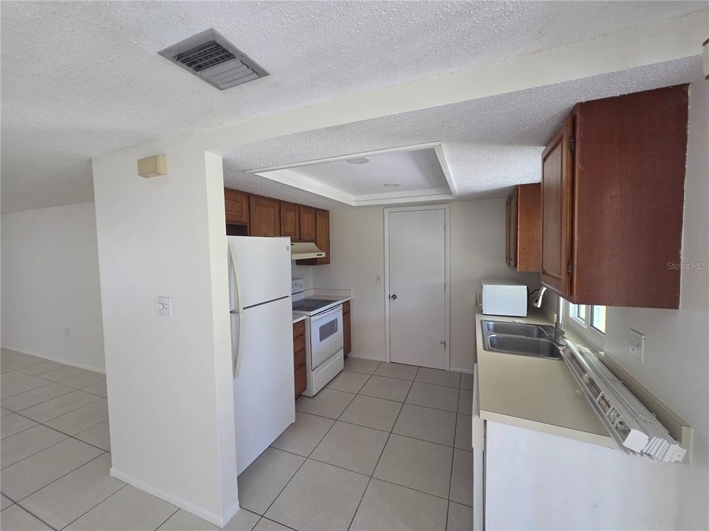 653 Harvey Street - Photo 2