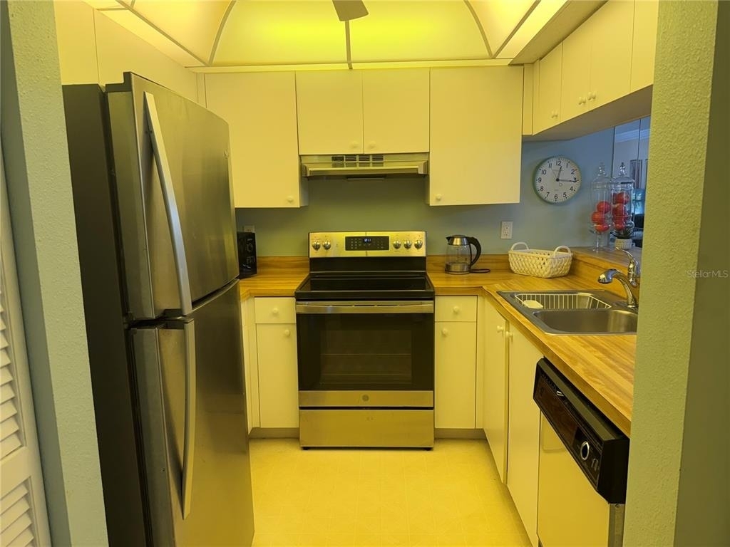 634 Bird Bay Drive E - Photo 6