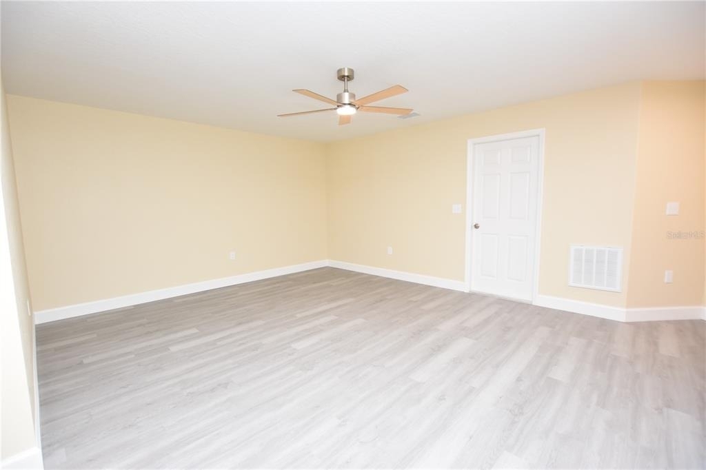1111 Mercury Drive E - Photo 6