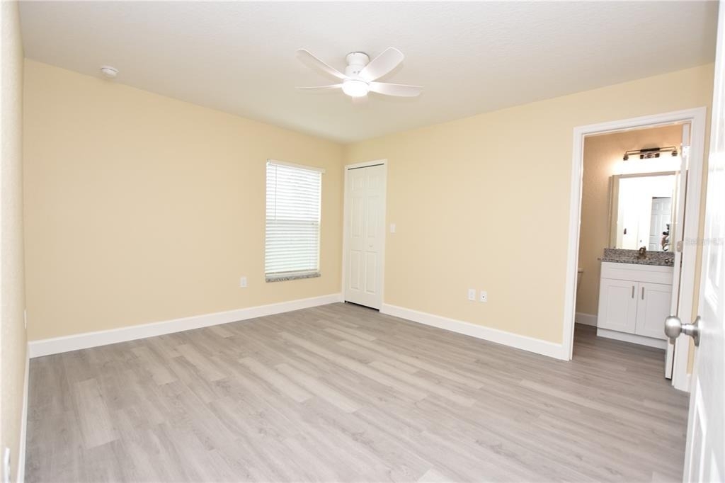 1111 Mercury Drive E - Photo 19