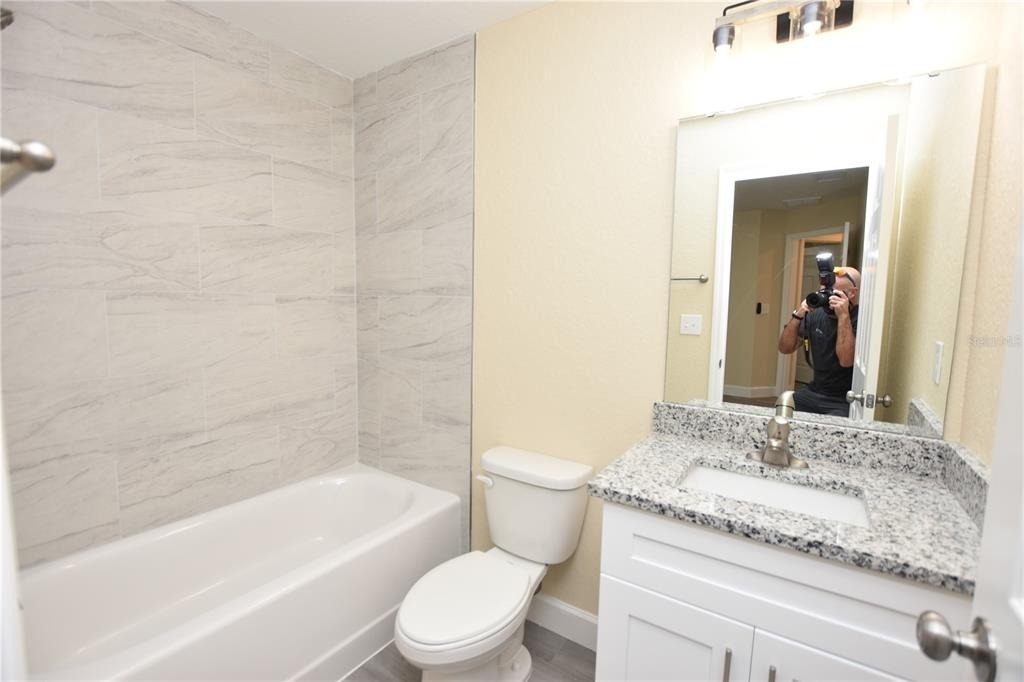 1111 Mercury Drive E - Photo 21