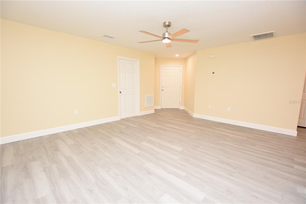 1111 Mercury Drive E - Photo 8