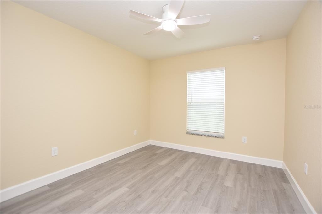 1111 Mercury Drive E - Photo 16