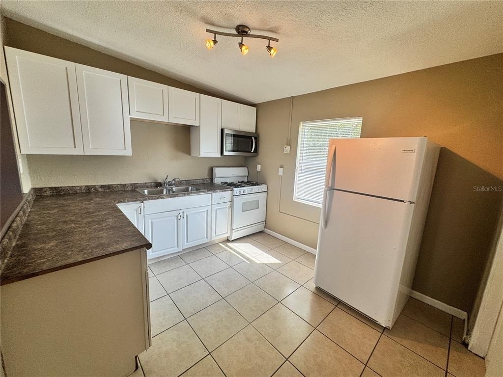 607 Danvers Street - Photo 3