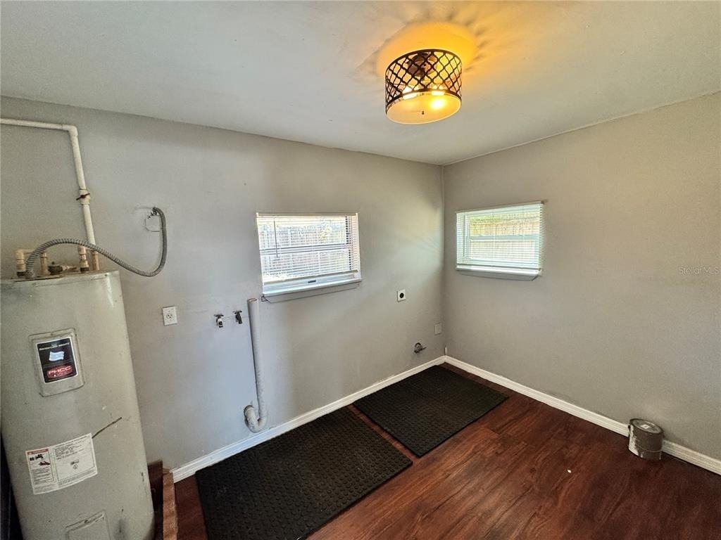 615 Danvers Street - Photo 11