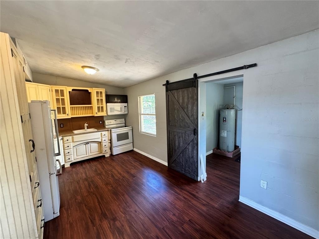 615 Danvers Street - Photo 3