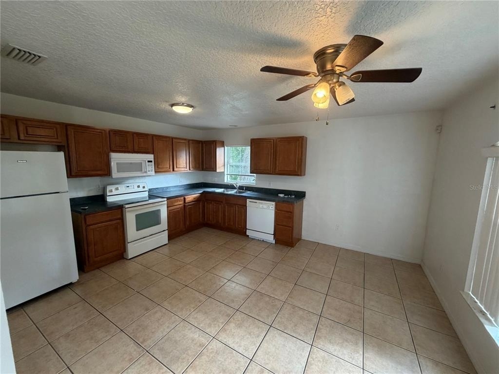 1050 6th Street - Photo 3