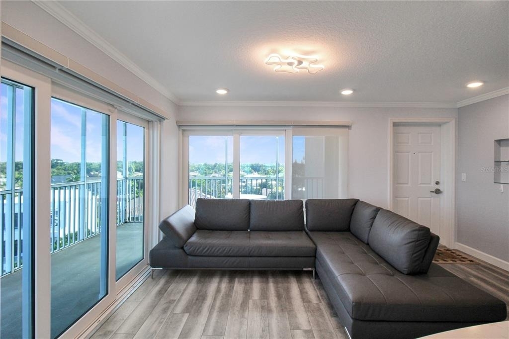 633 Alhambra Road - Photo 9