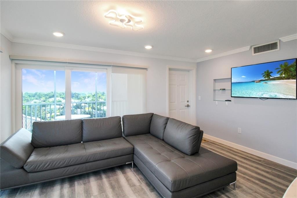 633 Alhambra Road - Photo 10
