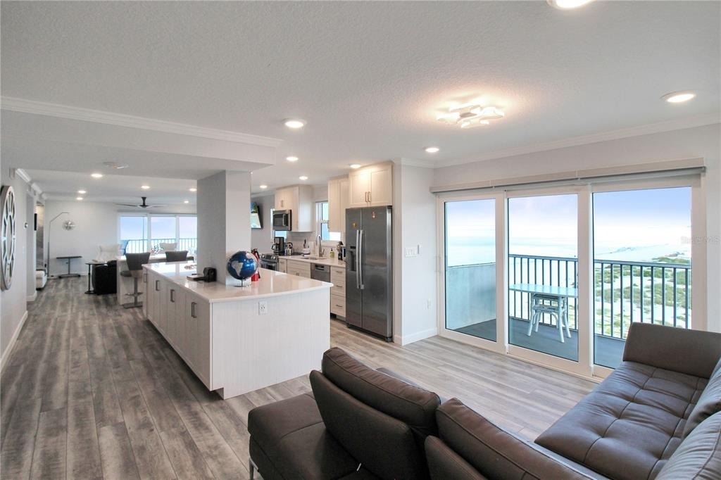 633 Alhambra Road - Photo 2