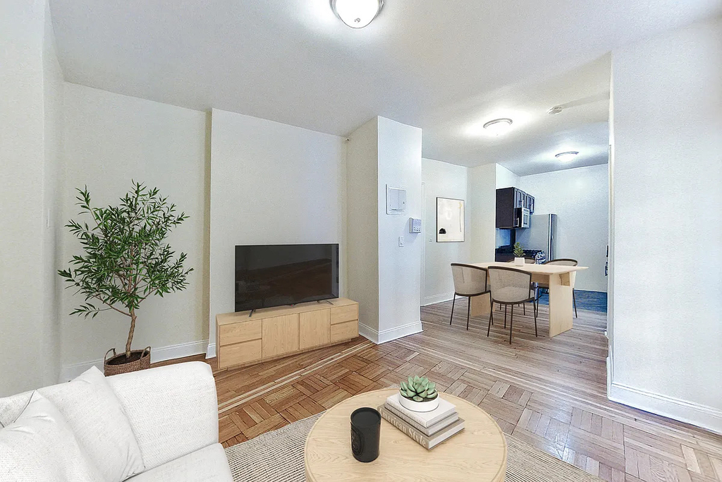 201 West 11th Street - Photo 1