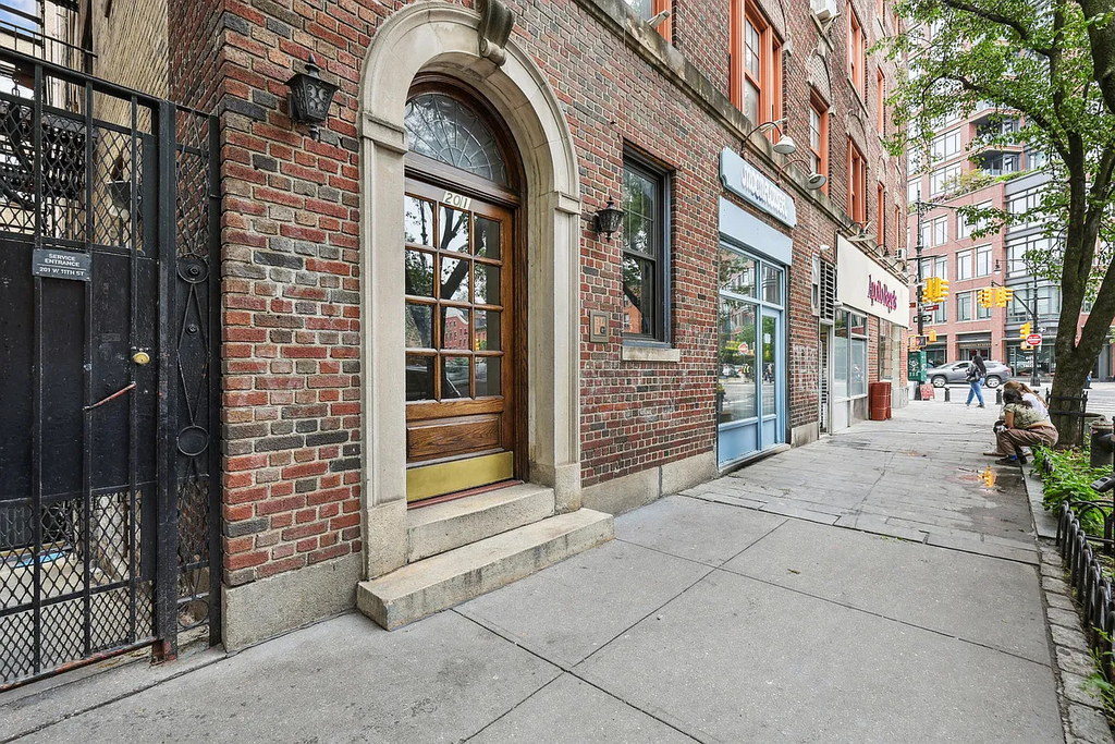 201 West 11th Street - Photo 7