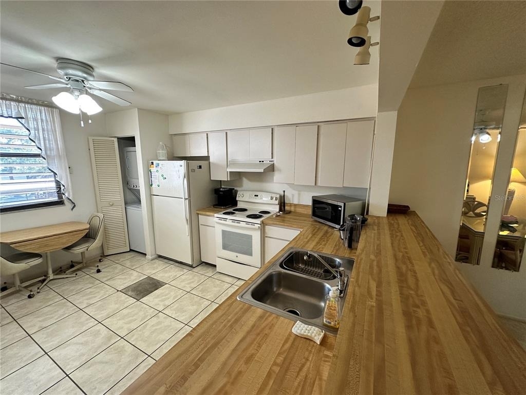 346 Springdale Drive W - Photo 4