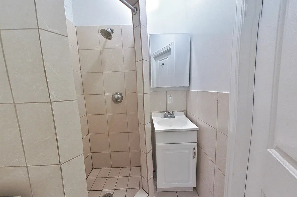 207 West 11th Street - Photo 6