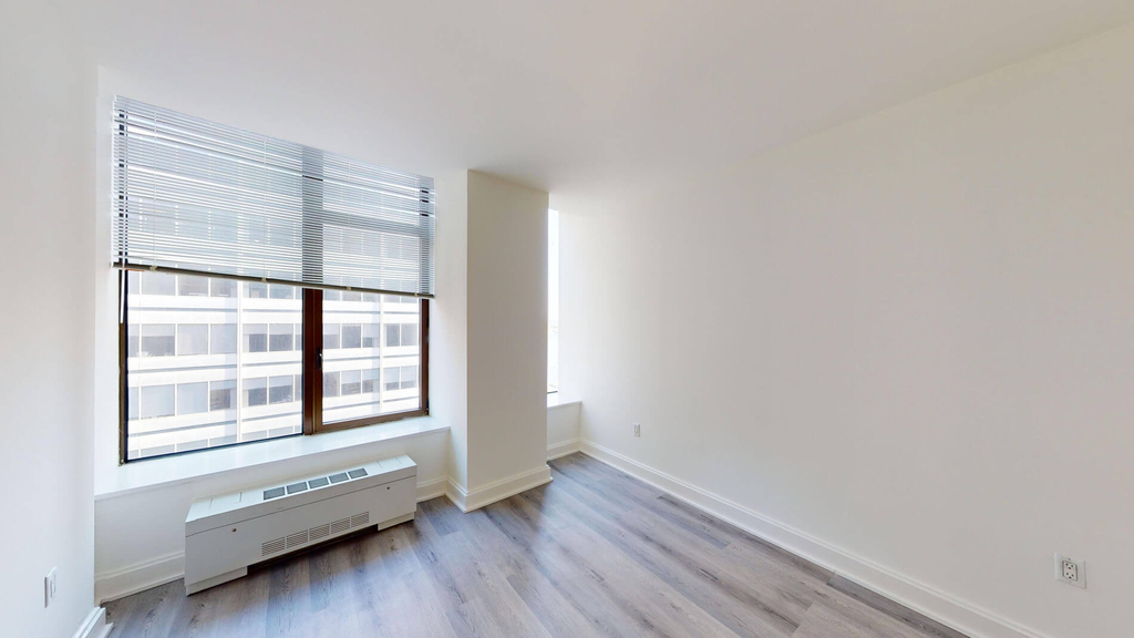 10 Hanover Square - Photo 3