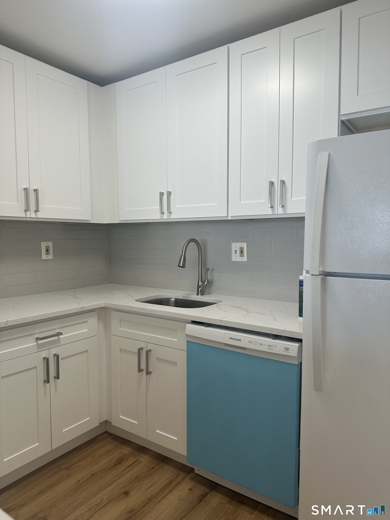 47 Sumner Street - Photo 2