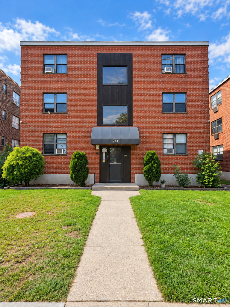 241 Laurel Street - Photo 0