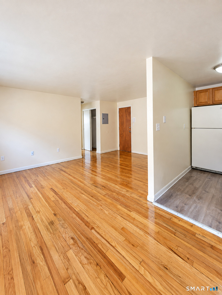 241 Laurel Street - Photo 3