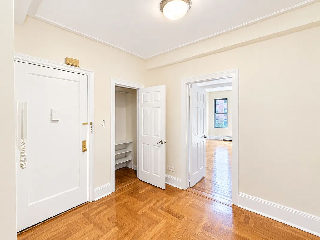 147 West  - Photo 3