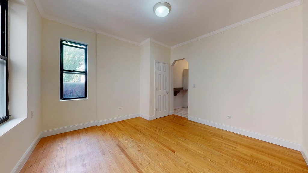 711 Second Avenue - Photo 4
