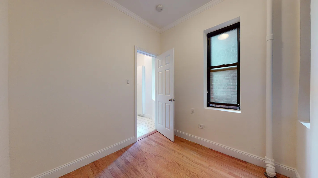 711 Second Avenue - Photo 3