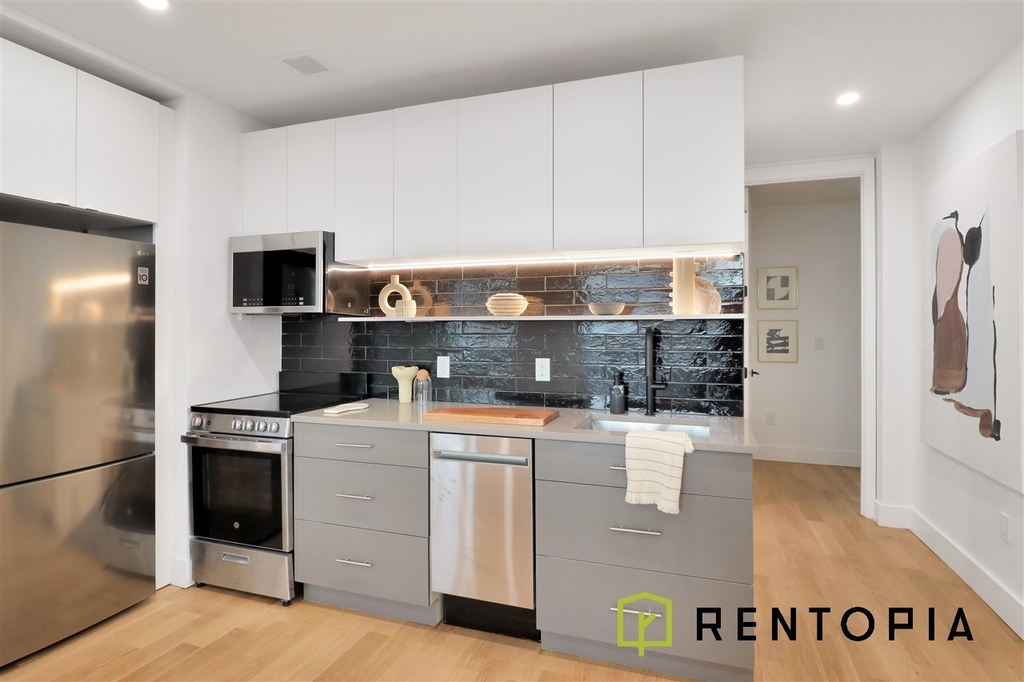 350 Meeker Avenue #5B - Photo 4