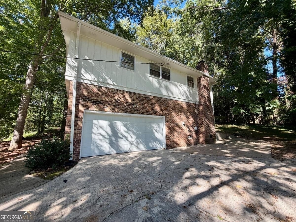 380 Shelton Woods Court - Photo 0