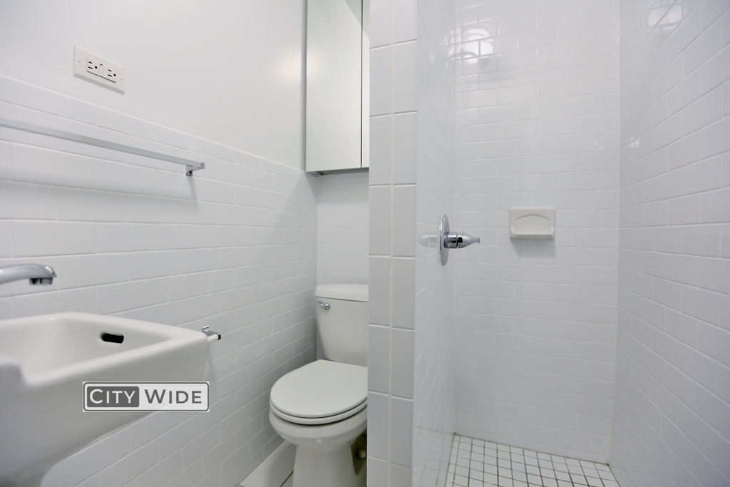 222 East 89th Street - Photo 3