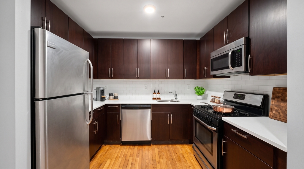 246 Manhattan Avenue - Photo 3