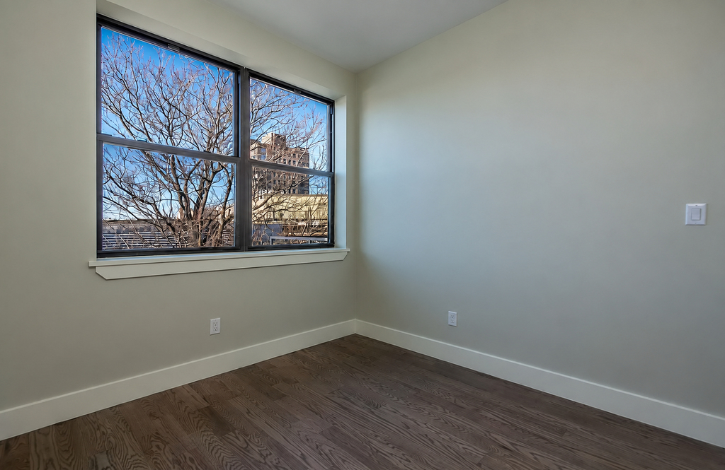 1513 Gates Avenue - Photo 6