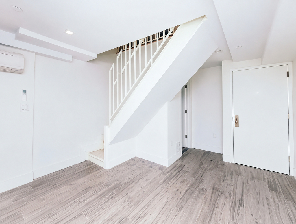 1513 Gates Avenue - Photo 3