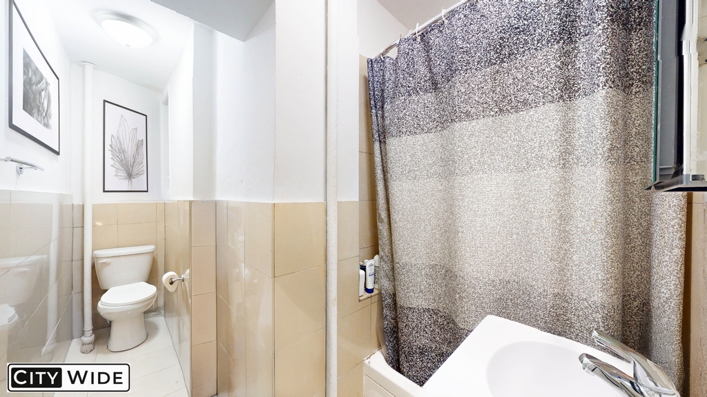 176 Thompson Street - Photo 4