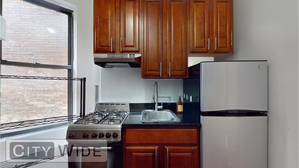 176 Thompson Street - Photo 3