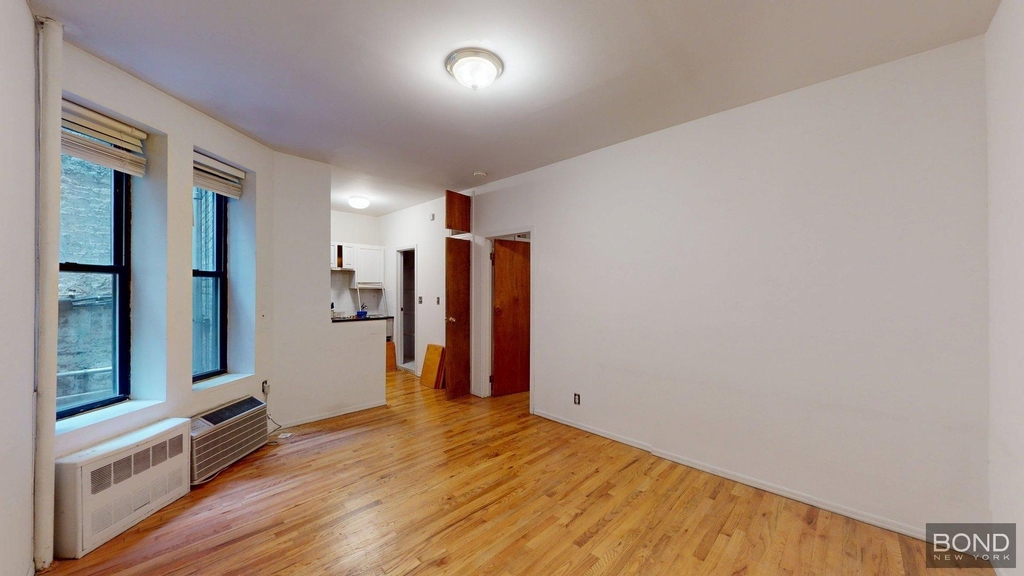 240 Waverly Place - Photo 1