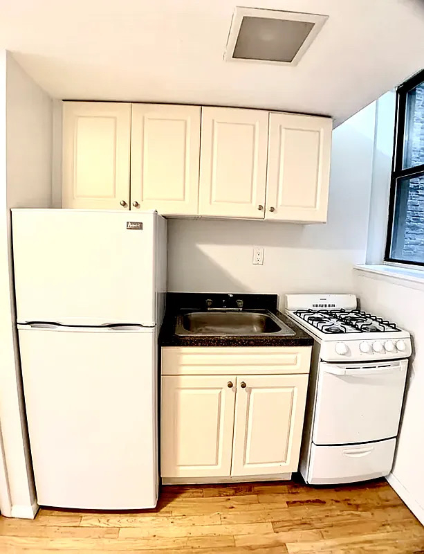 82nd Street/Broadway - Photo 2