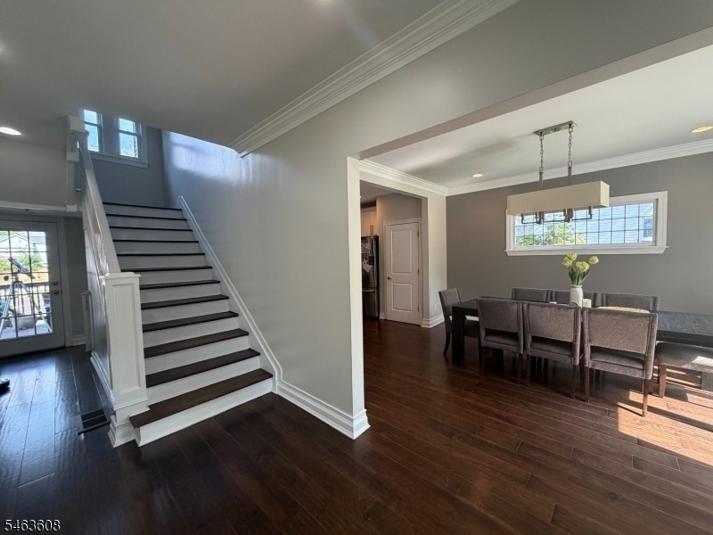652 W 8th St - Photo 2
