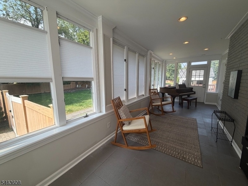 652 W 8th St - Photo 8