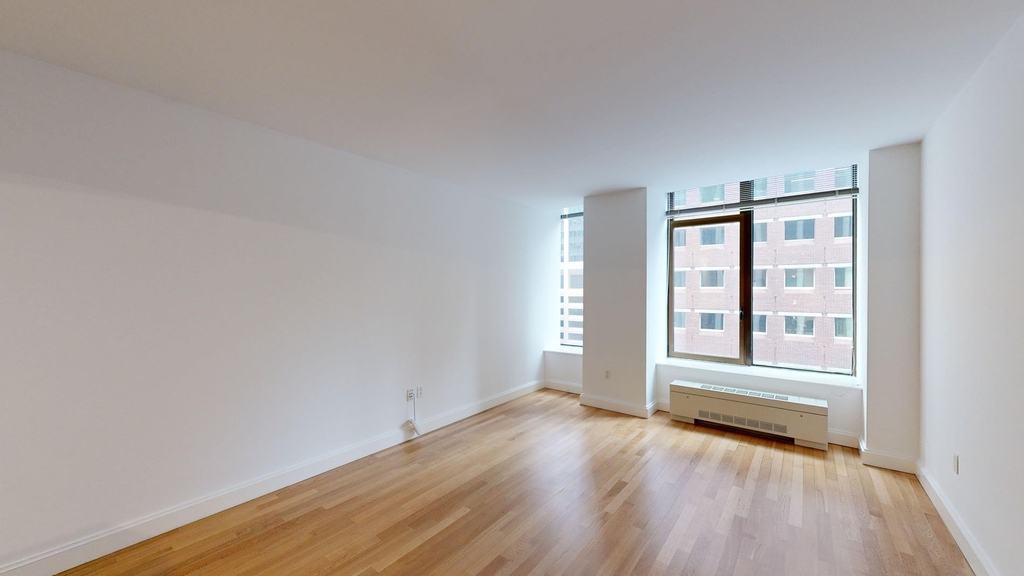 10 Hanover Square - Photo 2