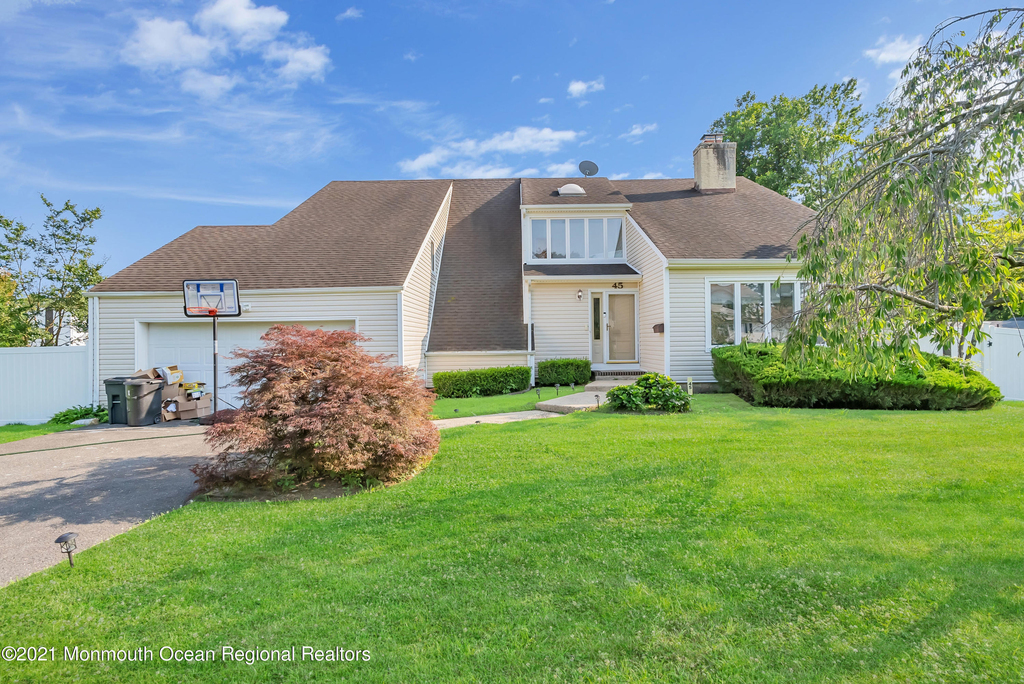 45 Roslyn Court - Photo 0