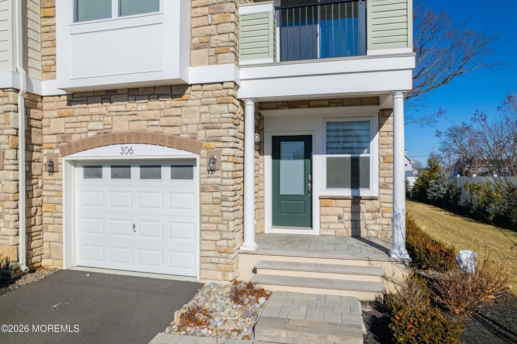 221 Brighton Avenue - Photo 0