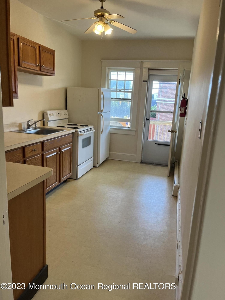 1214 3rd Avenue - Photo 4