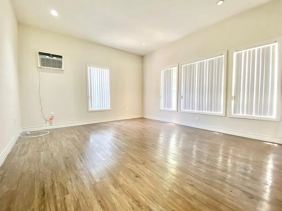3192 West 7th Street - Photo 1