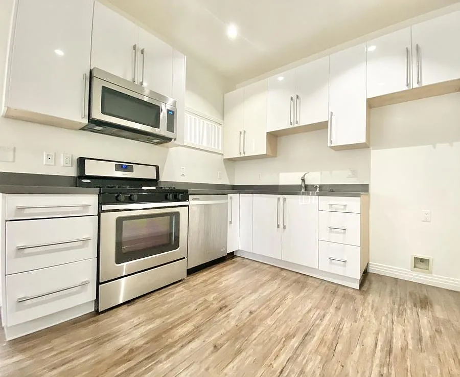 3192 West 7th Street - Photo 0