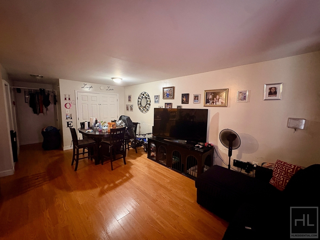 East 140 Street - Photo 0