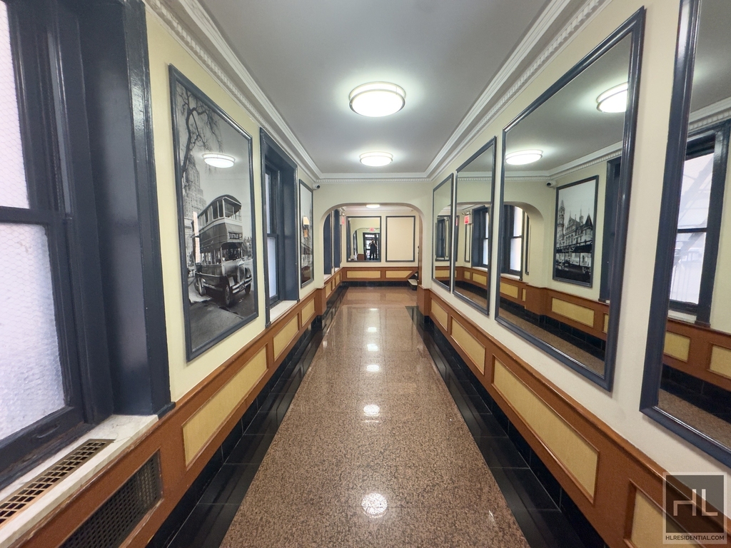 West 11th Street - Photo 8